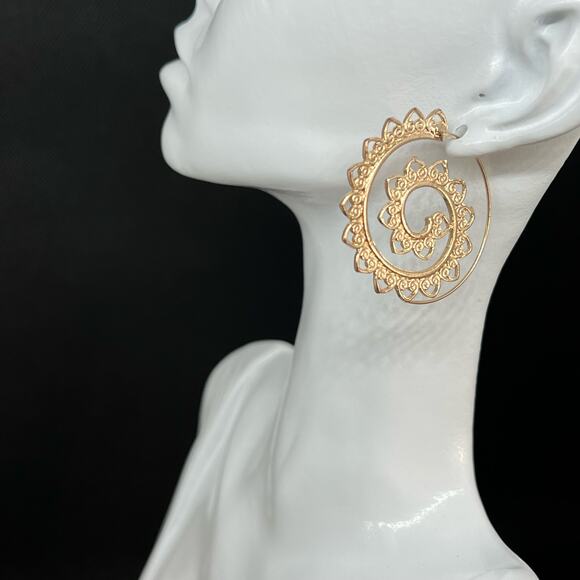 Gold Thread Through Swirl Boho Hoop Earrings – 1.5" x 1.5", Good Condition - Picture 6 of 6